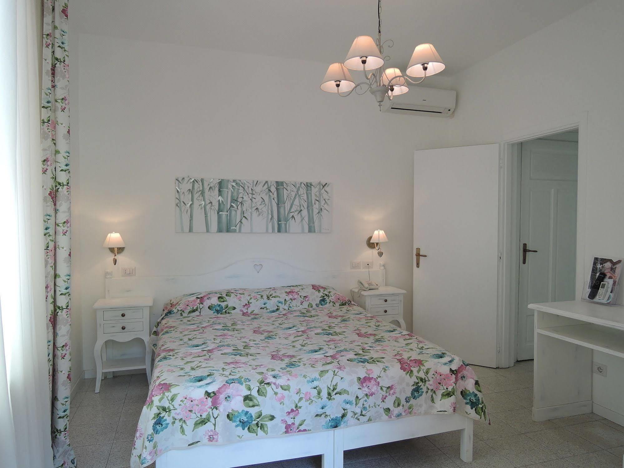 Hotel La Scogliera Bordighera Kültér fotó